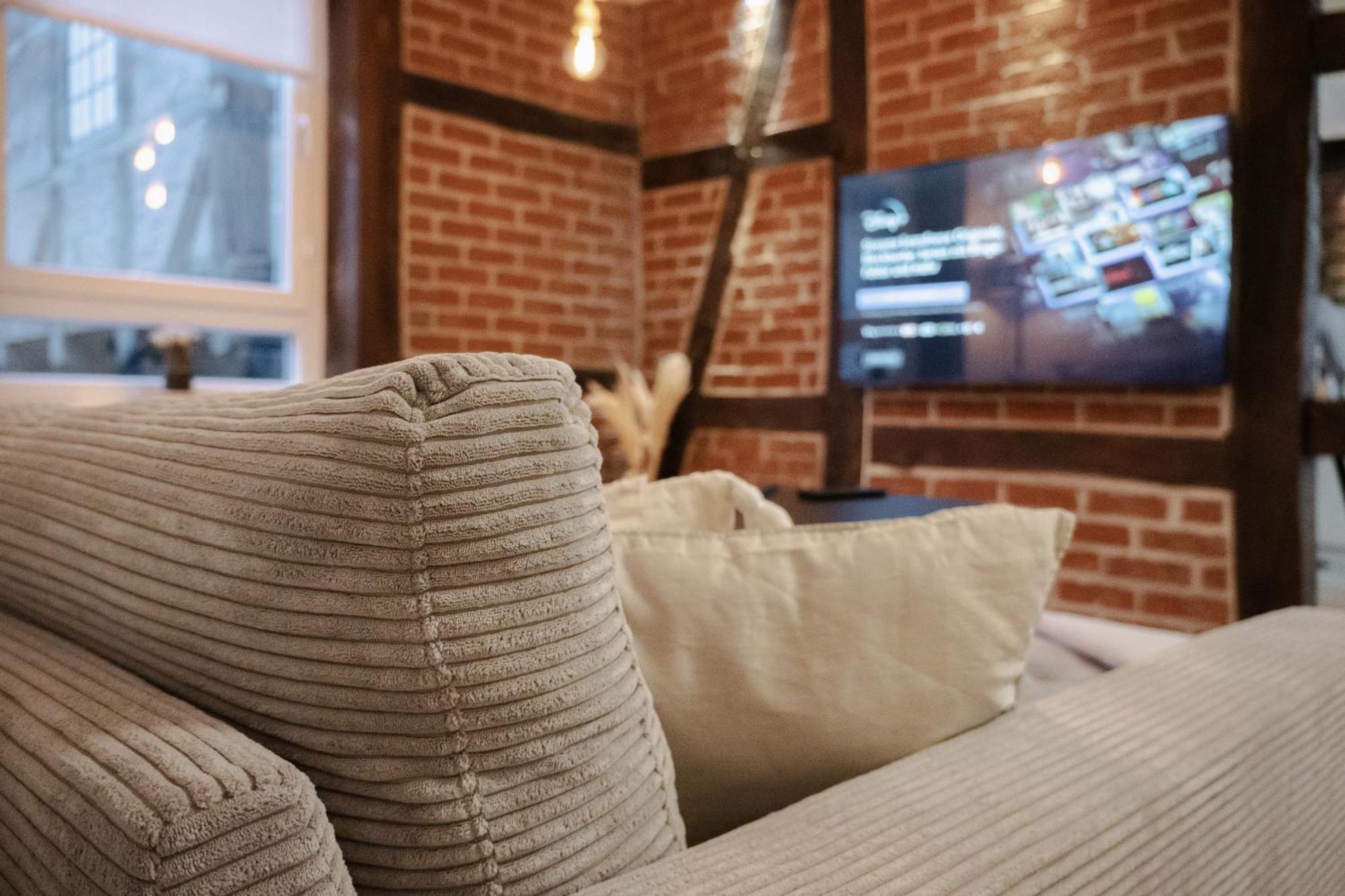 Jasta Homes Altstadt, Zentral, Ueberdachter Parkplatz, Netflix, Vollausstattung, Loft, Modern Und Komfort Hamelín Exterior foto